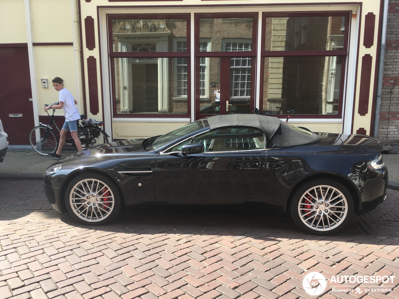 Aston Martin V8 Vantage Roadster