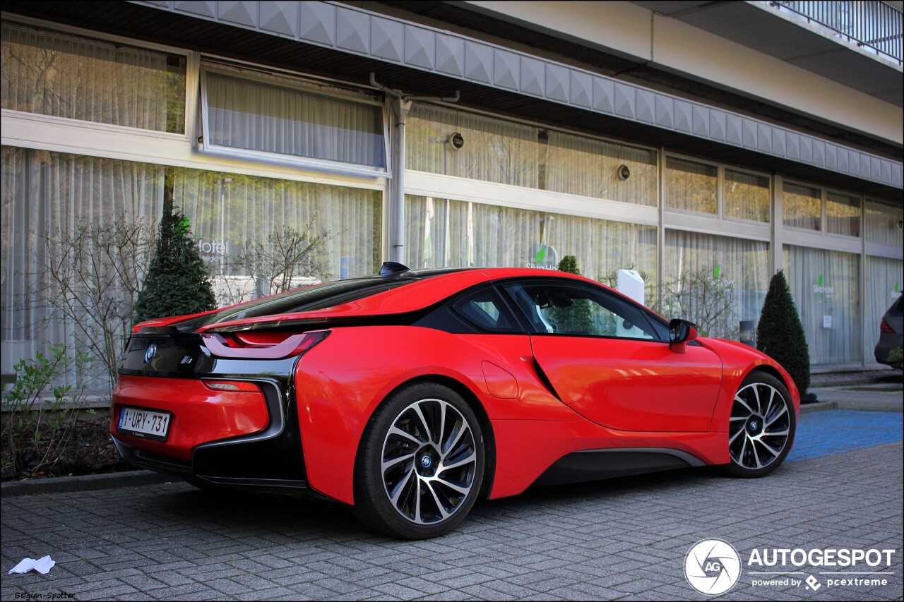 BMW i8 Protonic Red Edition