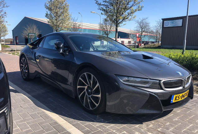 BMW i8