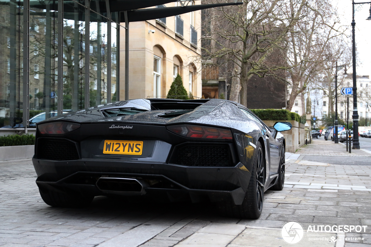 Lamborghini Aventador LP700-4 Roadster