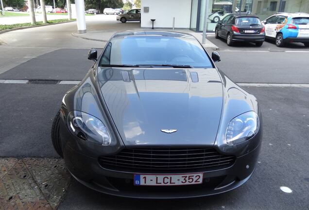 Aston Martin V8 Vantage 2012