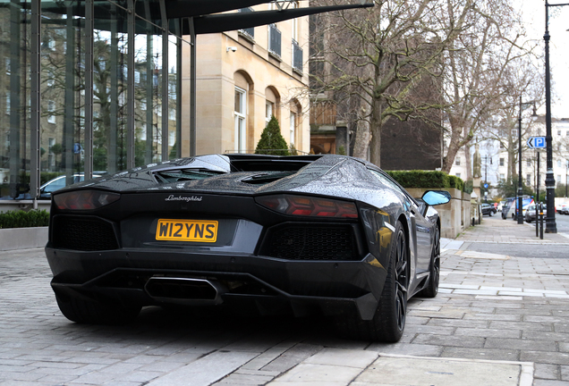 Lamborghini Aventador LP700-4 Roadster