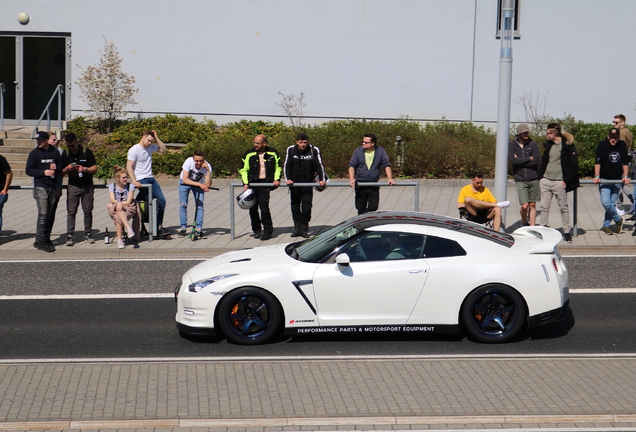 Nissan GT-R 2011