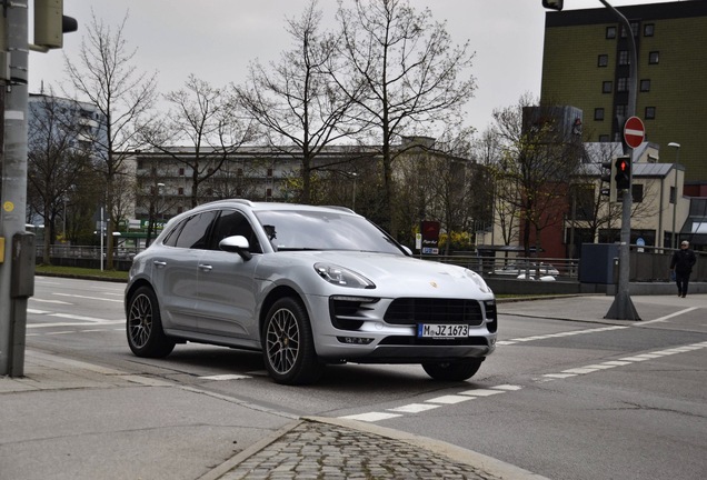 Porsche 95B Macan GTS