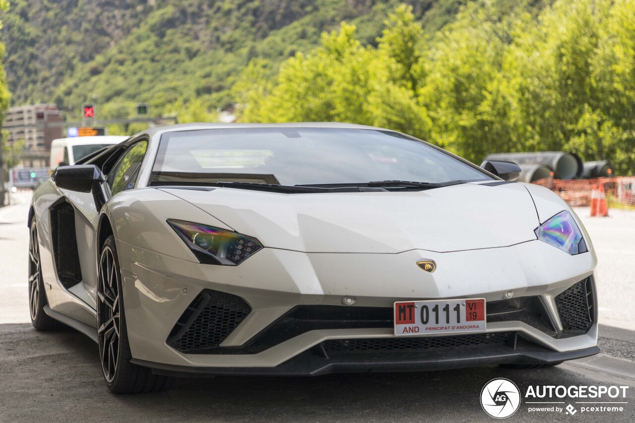 Lamborghini Aventador S LP740-4