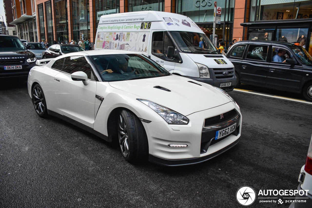 Nissan GT-R 2011