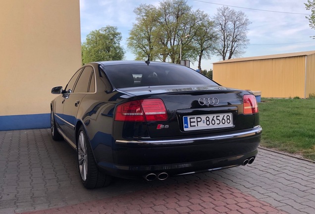 Audi S8 D3