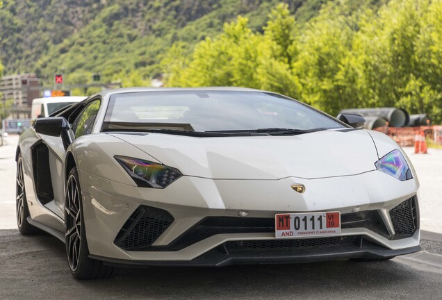 Lamborghini Aventador S LP740-4