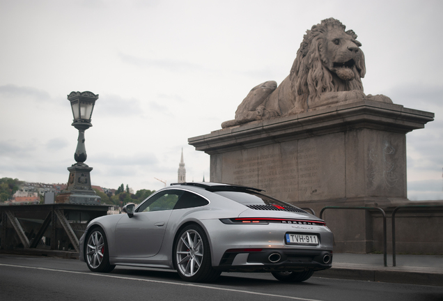 Porsche 992 Carrera 4S