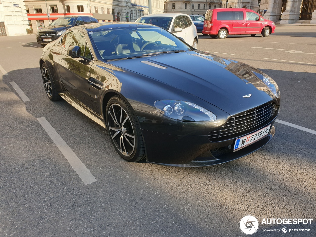 Aston Martin V8 Vantage 2012