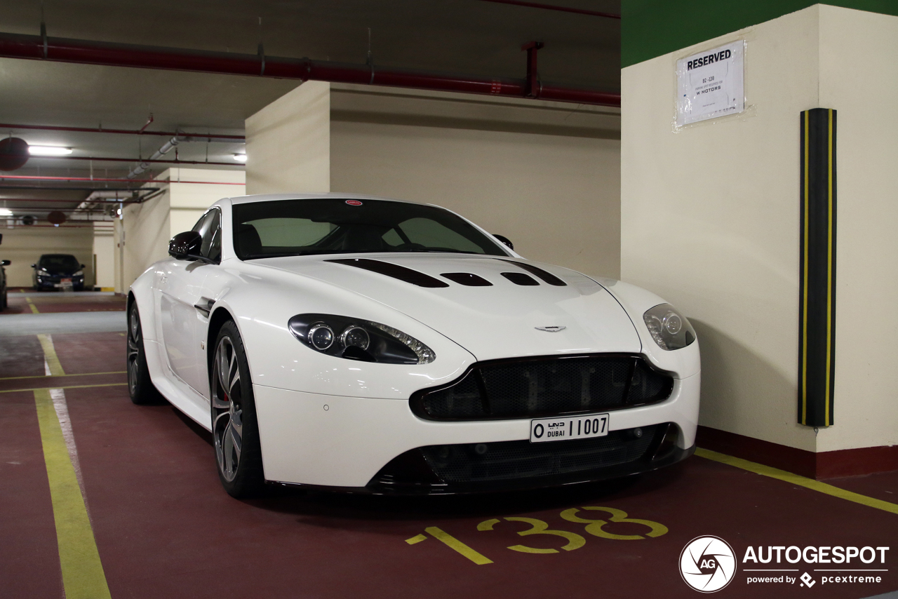 Aston Martin V12 Vantage