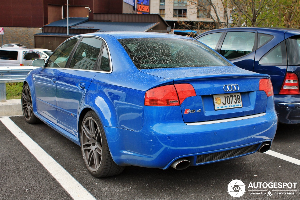 Audi RS4 Sedan