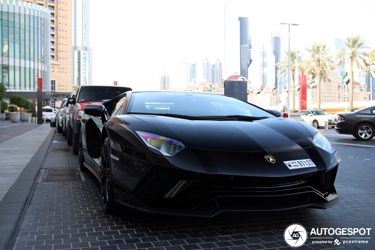 Lamborghini Aventador S LP740-4