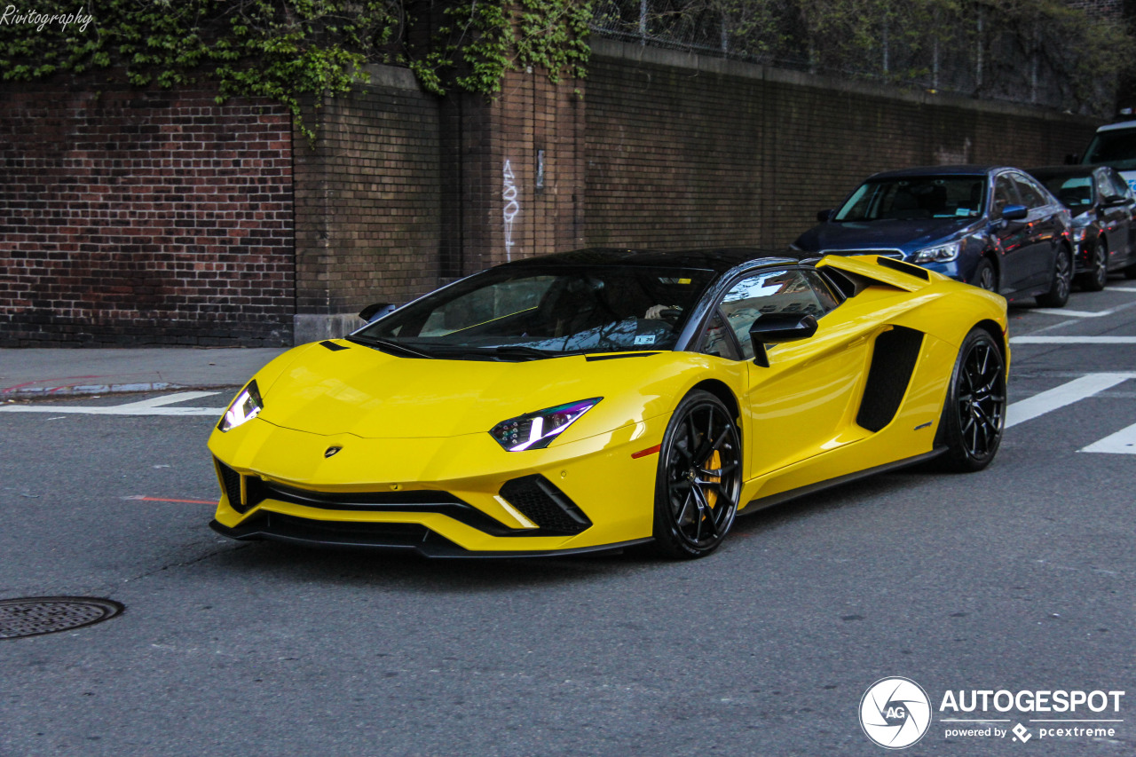 Lamborghini Aventador S LP740-4 Roadster