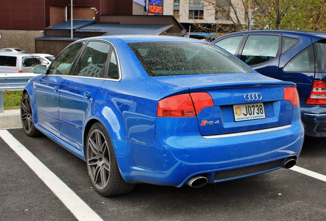 Audi RS4 Sedan