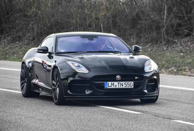 Jaguar F-TYPE R Coupé 2017