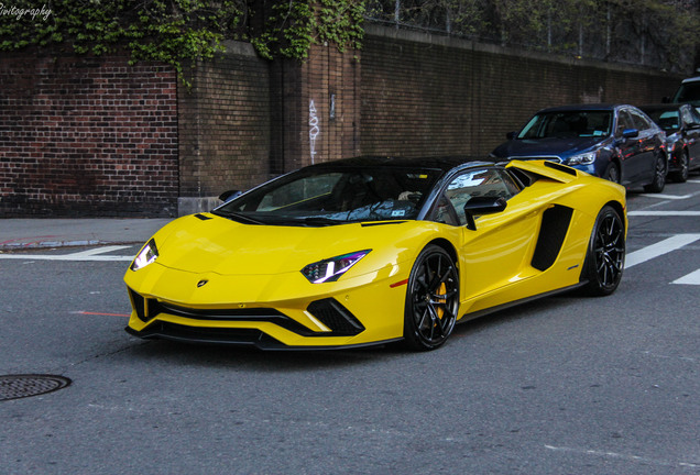 Lamborghini Aventador S LP740-4 Roadster