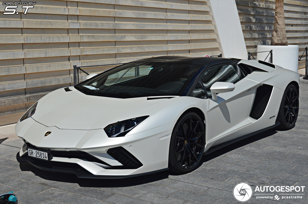 Lamborghini Aventador S LP740-4 Roadster