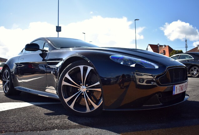 Aston Martin V12 Vantage S