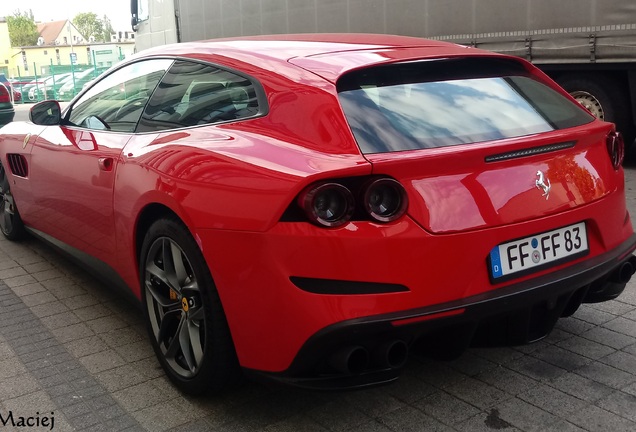 Ferrari GTC4Lusso T