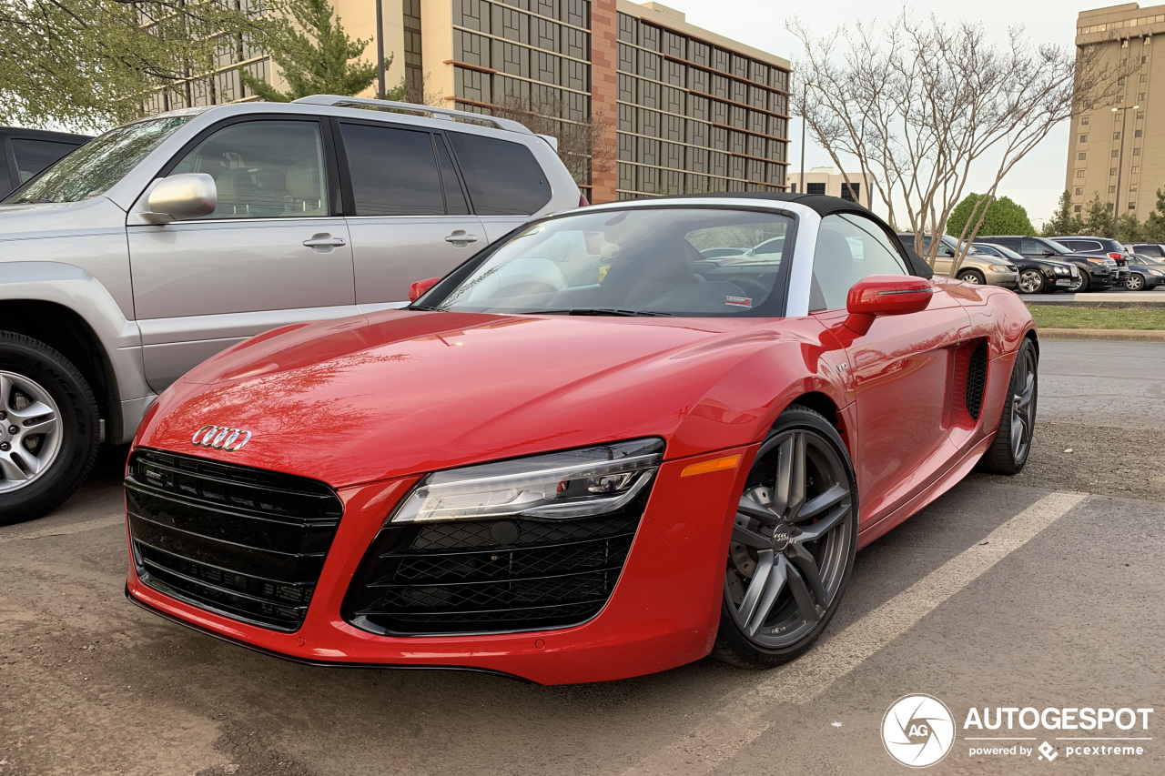 Audi R8 V10 Spyder 2013