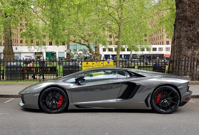 Lamborghini Aventador LP700-4 Roadster