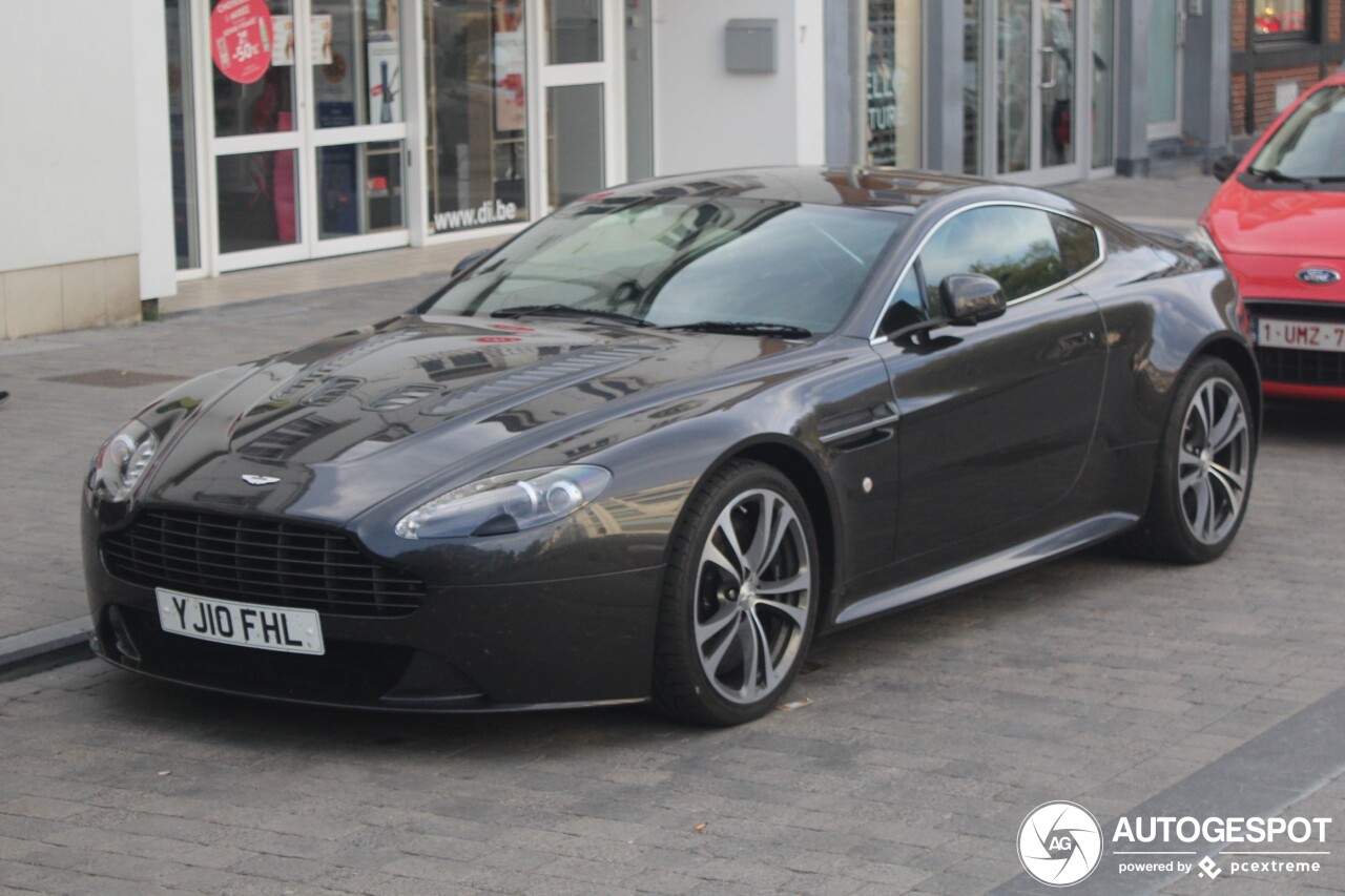 Aston Martin V12 Vantage