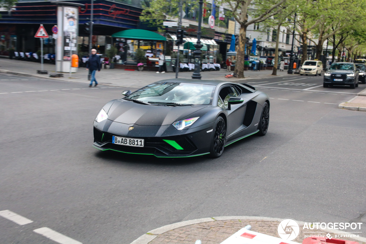 Lamborghini Aventador S LP740-4