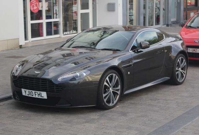 Aston Martin V12 Vantage