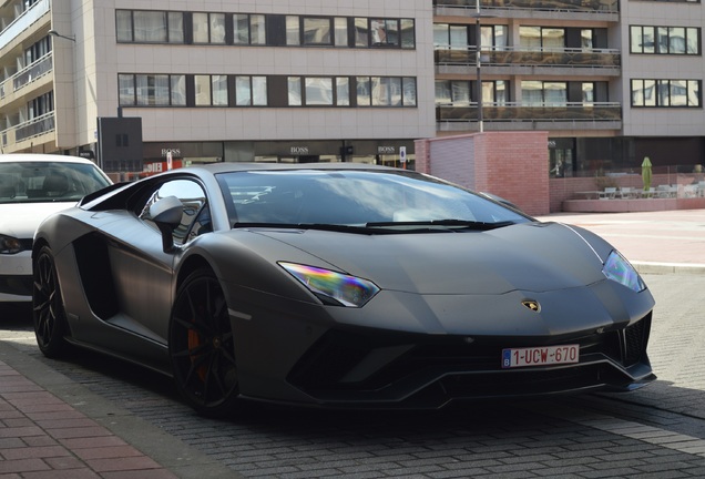 Lamborghini Aventador S LP740-4