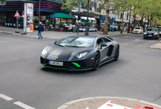 Lamborghini Aventador S LP740-4