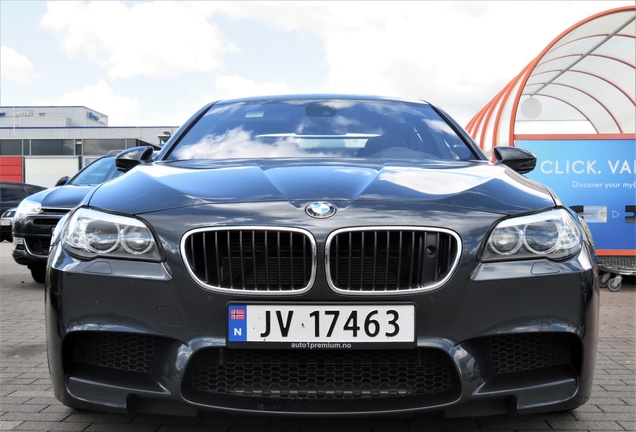 BMW M5 F10 2011