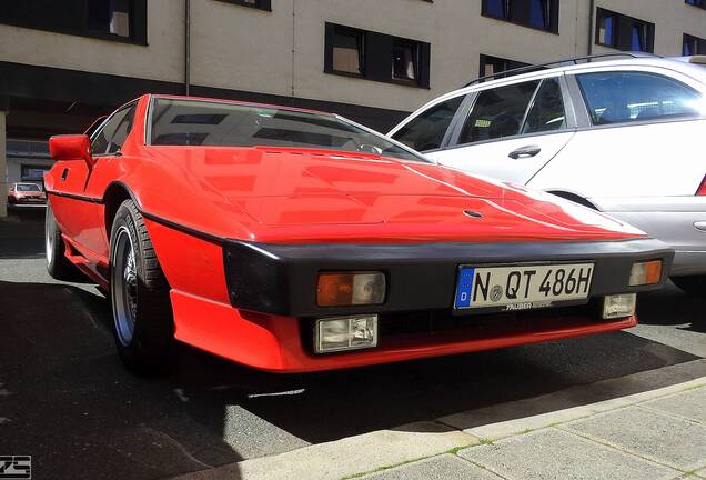 Lotus Esprit S2