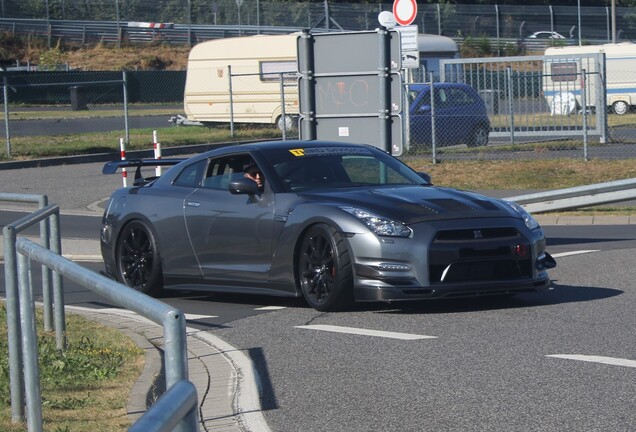 Nissan GT-R