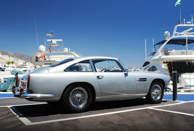 Aston Martin DB4 Series II