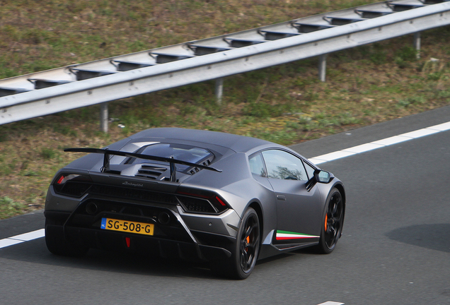 Lamborghini Huracán LP640-4 Performante