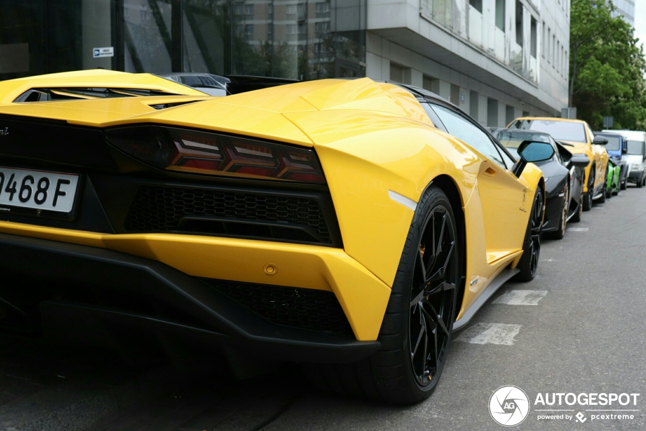 Lamborghini Aventador S LP740-4 Roadster