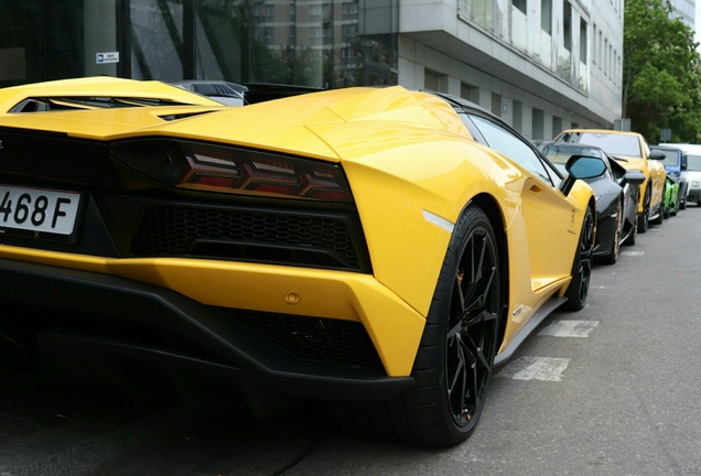 Lamborghini Aventador S LP740-4 Roadster