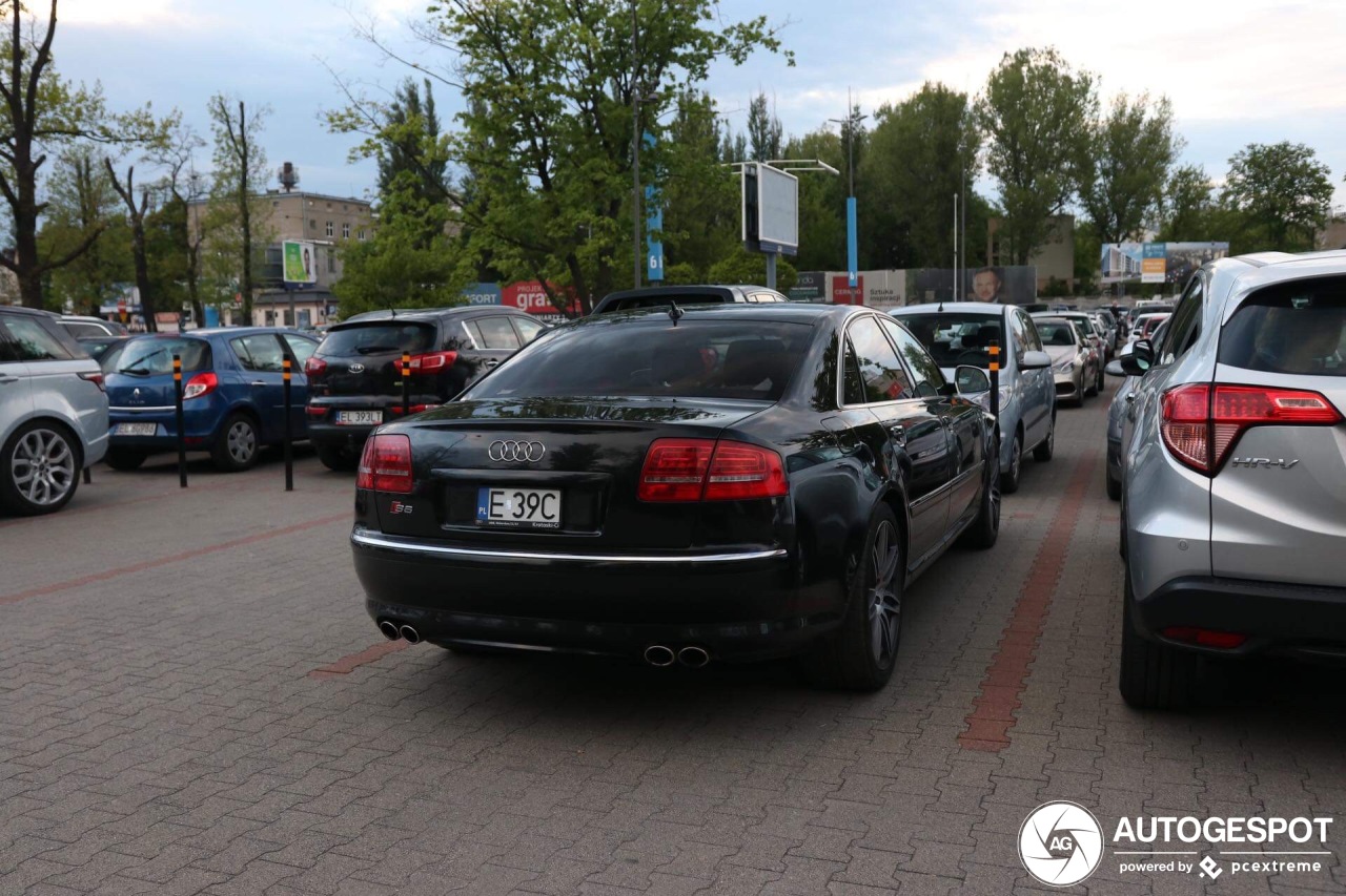 Audi S8 D3