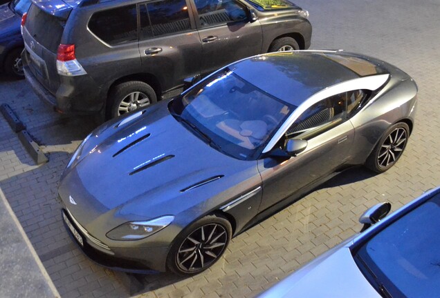 Aston Martin DB11