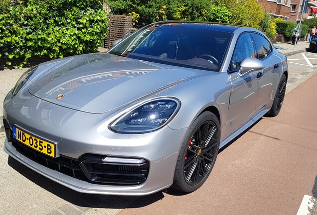 Porsche 971 Panamera Turbo