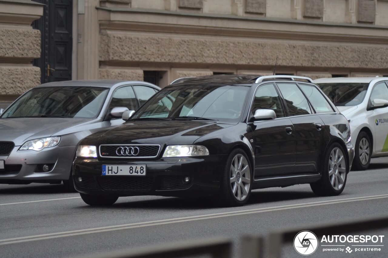 Audi RS4 Avant B5