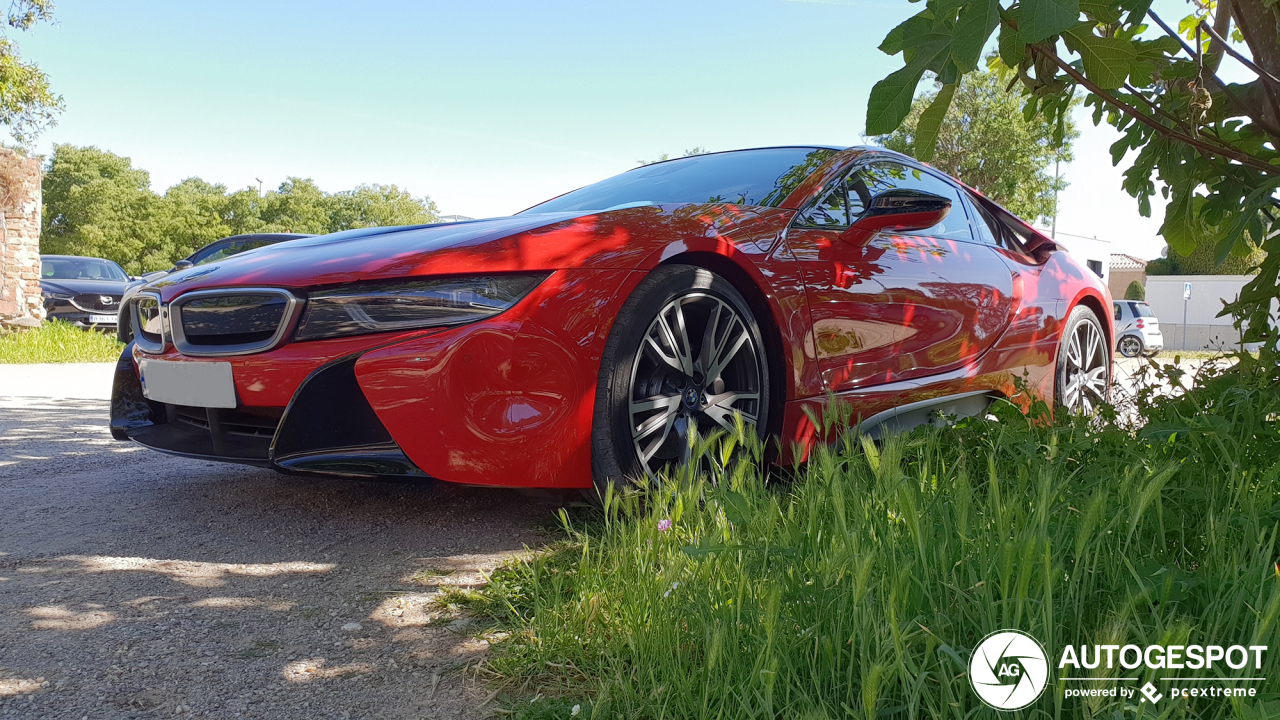 BMW i8 Protonic Red Edition