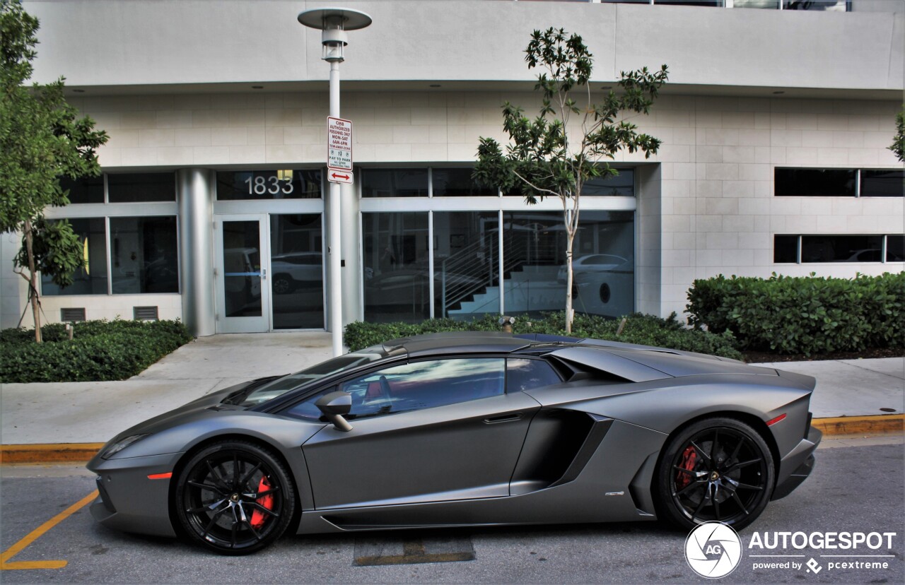 Lamborghini Aventador LP700-4 Roadster