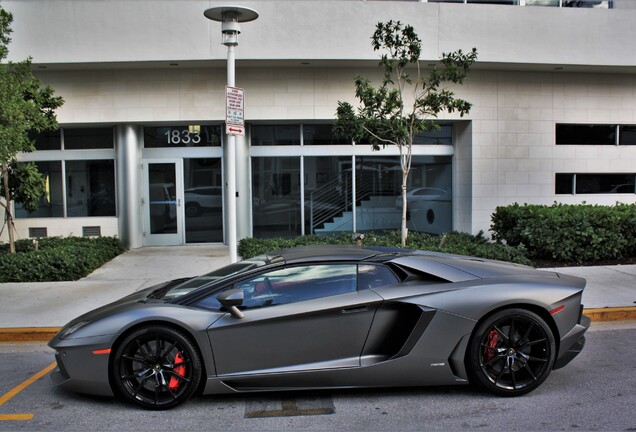 Lamborghini Aventador LP700-4 Roadster