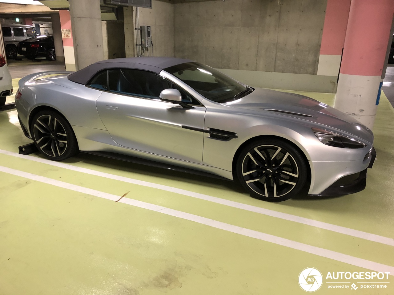 Aston Martin Vanquish Volante