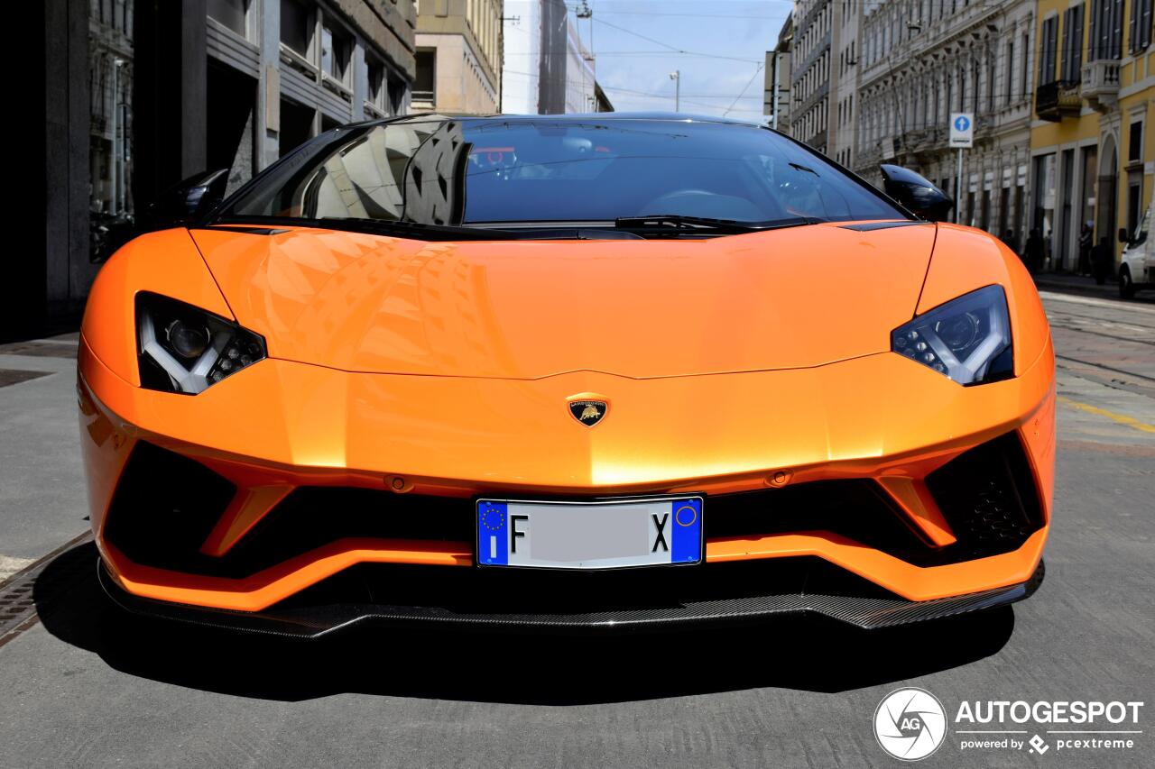 Lamborghini Aventador S LP740-4 Roadster