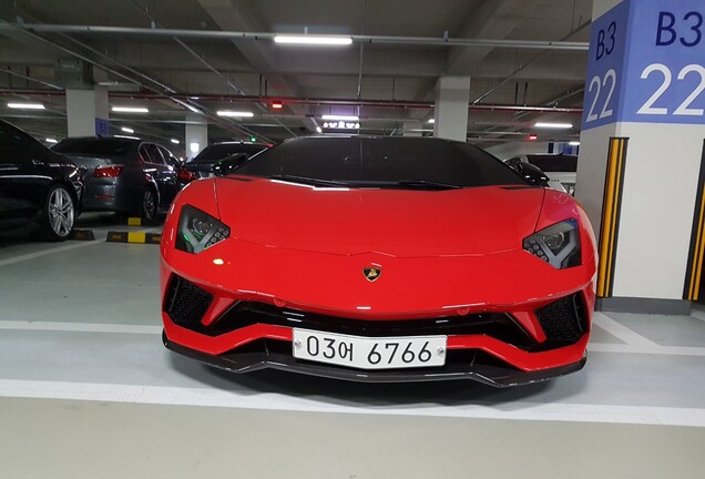 Lamborghini Aventador S LP740-4