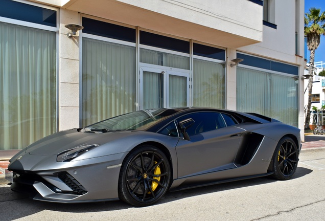 Lamborghini Aventador S LP740-4