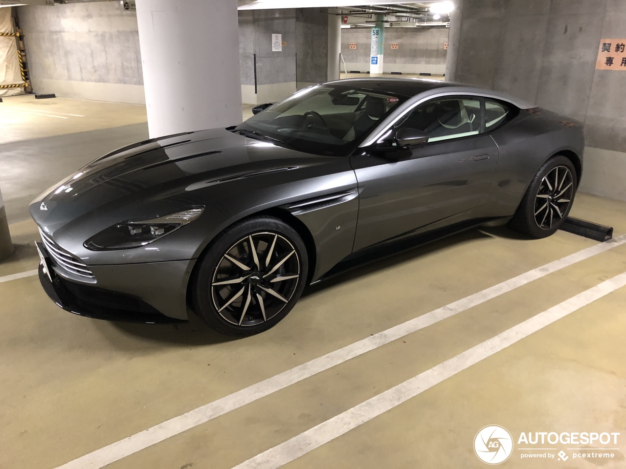 Aston Martin DB11